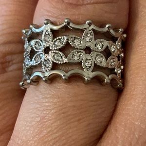 Beautiful floral silver ring